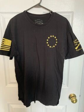 Grunt style Betsy rifle, flag T-shirt size large